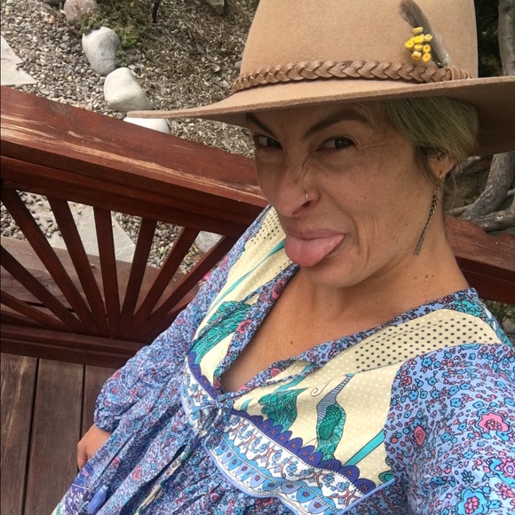 Meet your Posh Ambassador, MJC🌻 - Picture 7 of 8